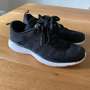 APL techloom pro size 7 womens BLACK